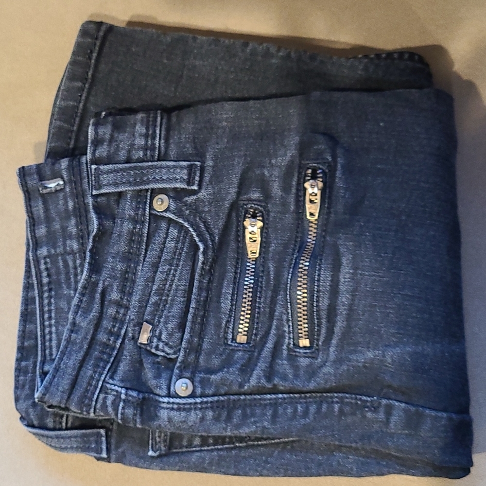 Black zipper ladies jeans.